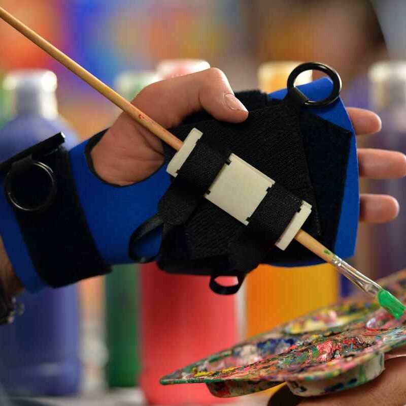 Small item aid - quadriplegic painting. Suitable for reduced hand function: tetra, quad, cerebral palsy, SCI, spinal cord injury, stroke and more.